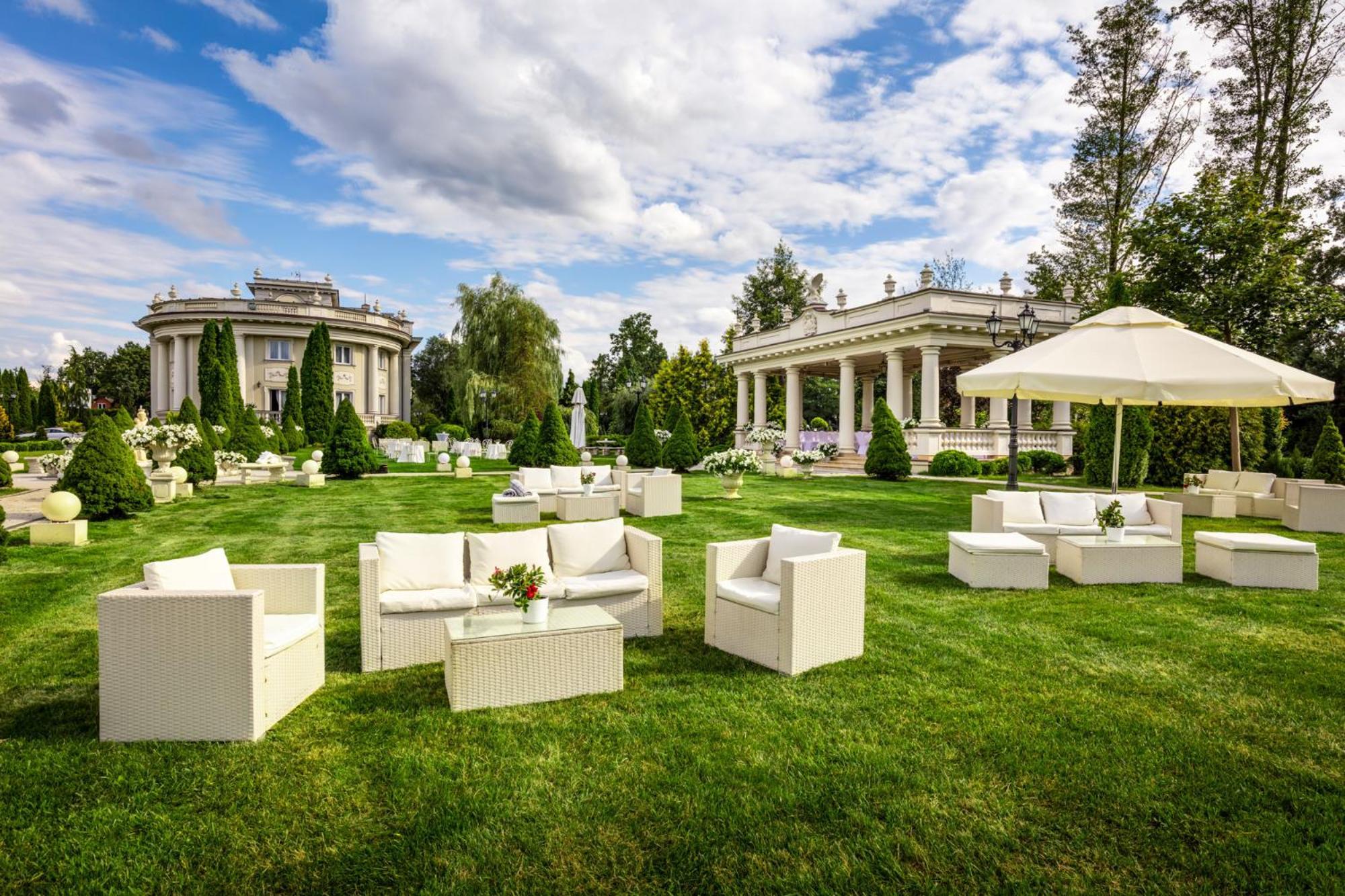 Palacyk Otrebusy Business & Spa Экстерьер фото