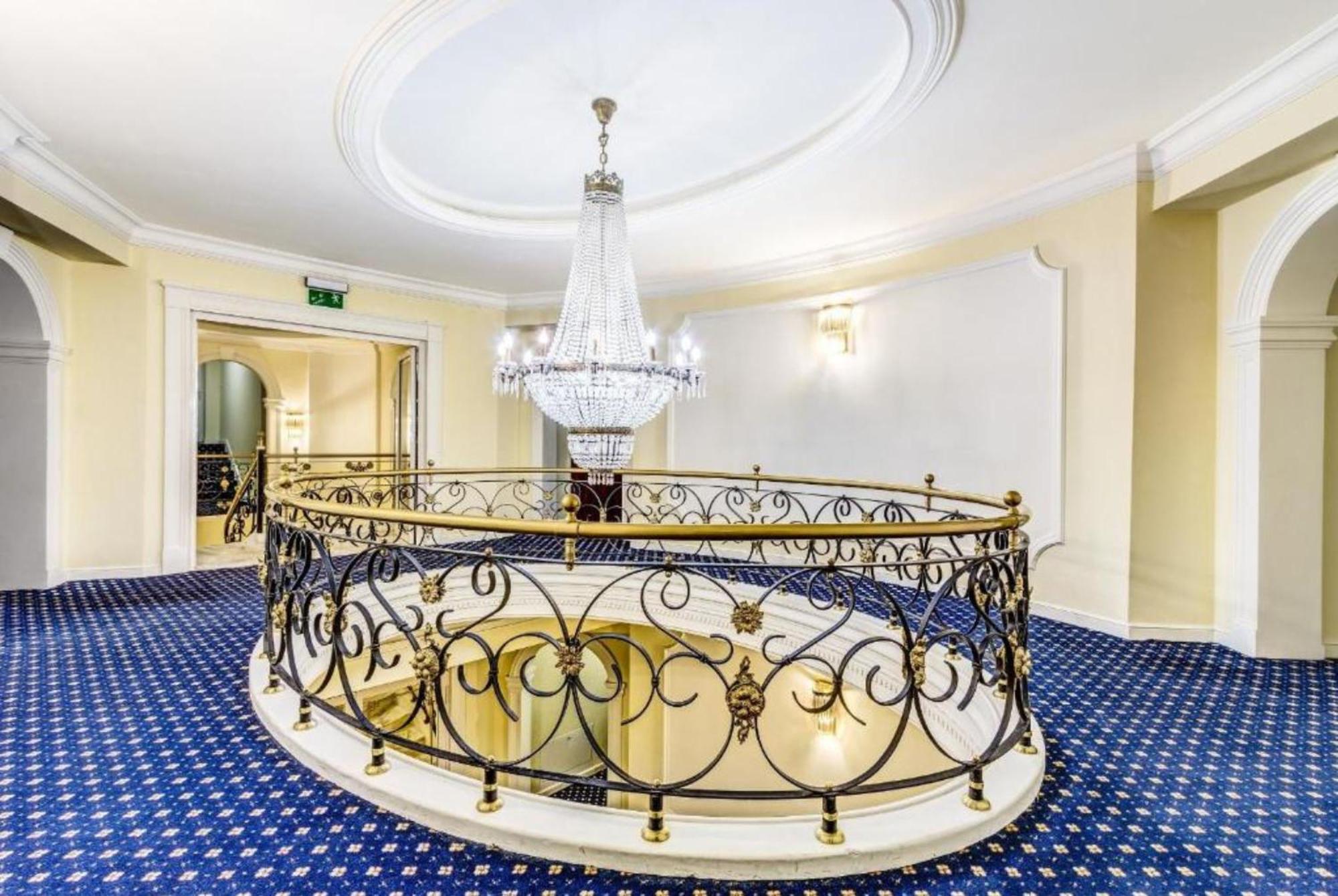 Palacyk Otrebusy Business & Spa Экстерьер фото