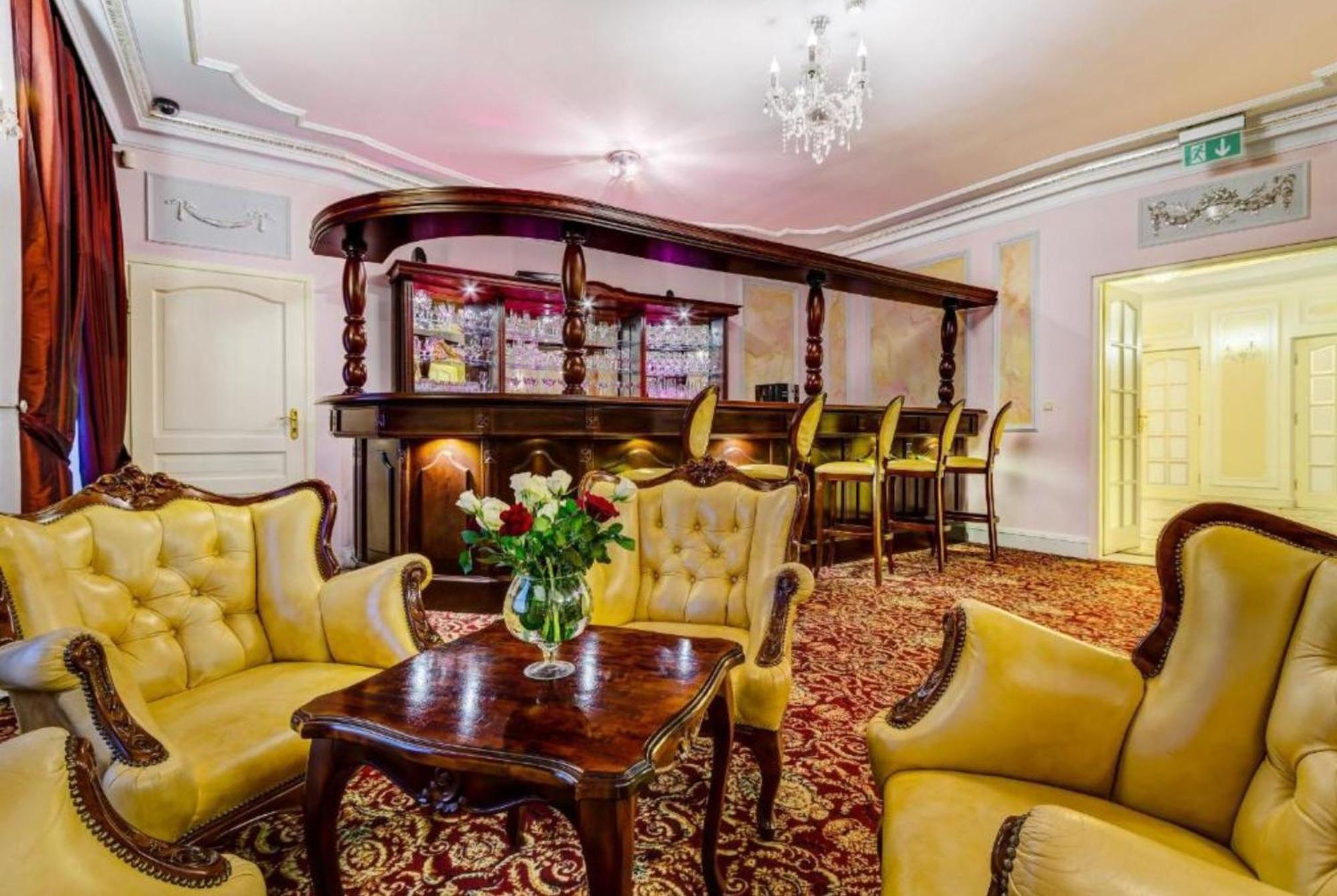 Palacyk Otrebusy Business & Spa Экстерьер фото