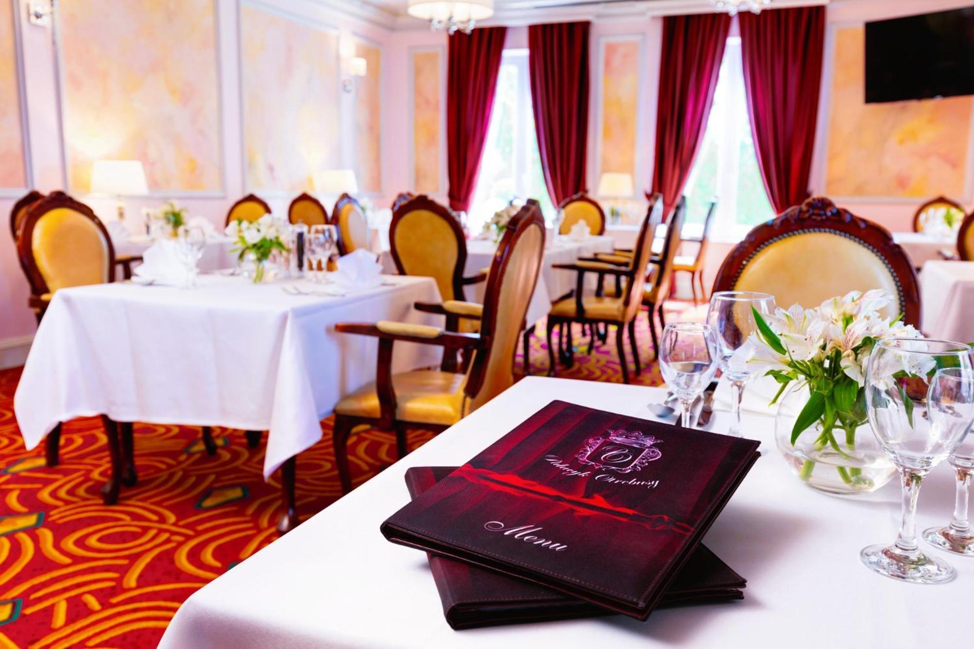 Palacyk Otrebusy Business & Spa Экстерьер фото