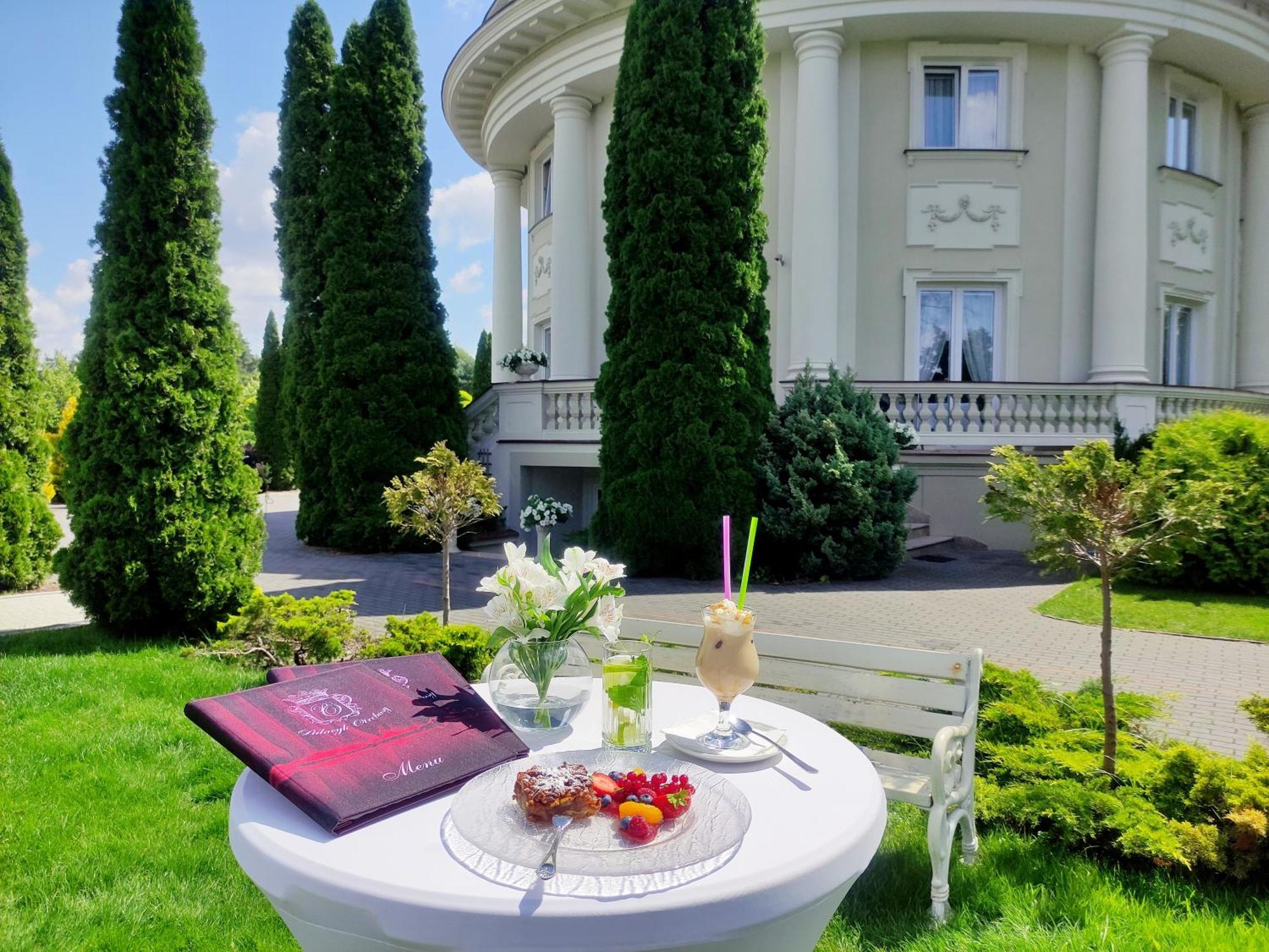 Palacyk Otrebusy Business & Spa Экстерьер фото